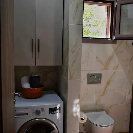 Dolphins House Lixouri